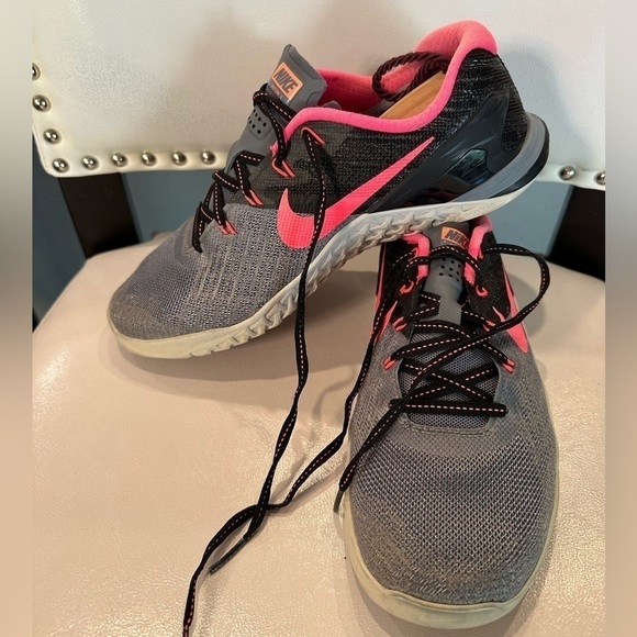 NIKE Metcon 3 Womens Cross Training Shoes Grey Black Pink 849807-004 Size 8 - Picture 3 of 13